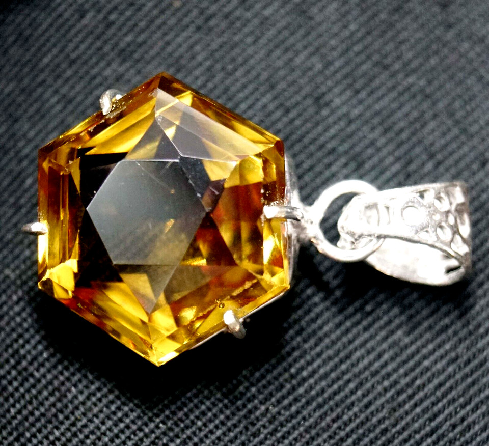 Certified 42 Ct+ Hexagon Natural Zultanite 7 Color Pendant 925 Silver Jewelry