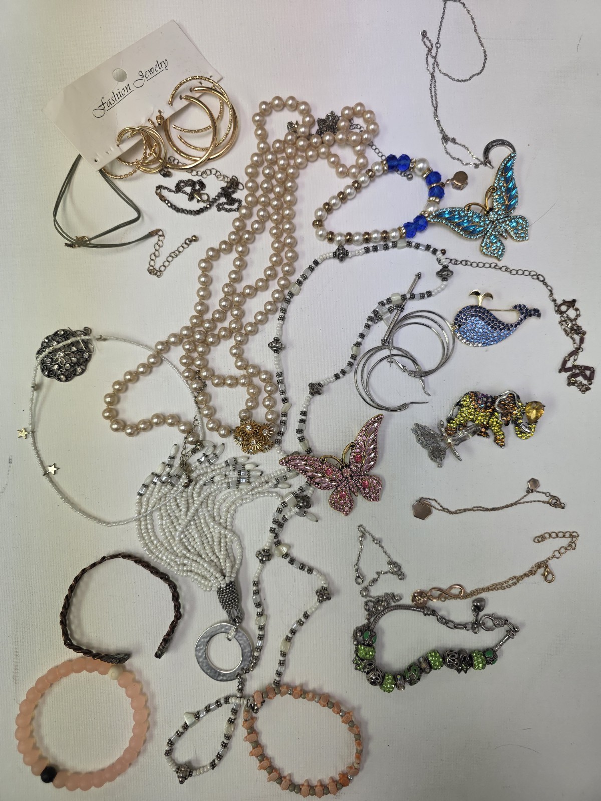 Mixed Fashion Jewelry Lot: Necklaces Bracelets Earrings Pendants Brooch
