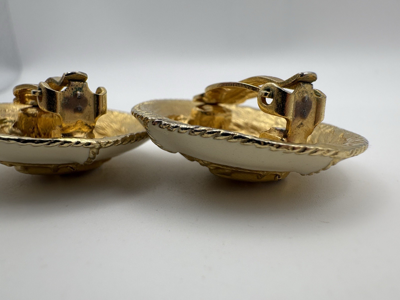Vtg GAY BOYER Cream Enamel Gold Tone Nautical Anchor Clip On Earrings Statement