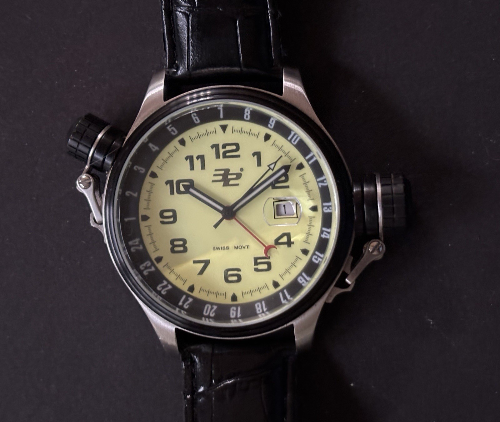 32 Degrees Swiss Valiant Mens Watch Leather Strap / Light Yellow Dial
