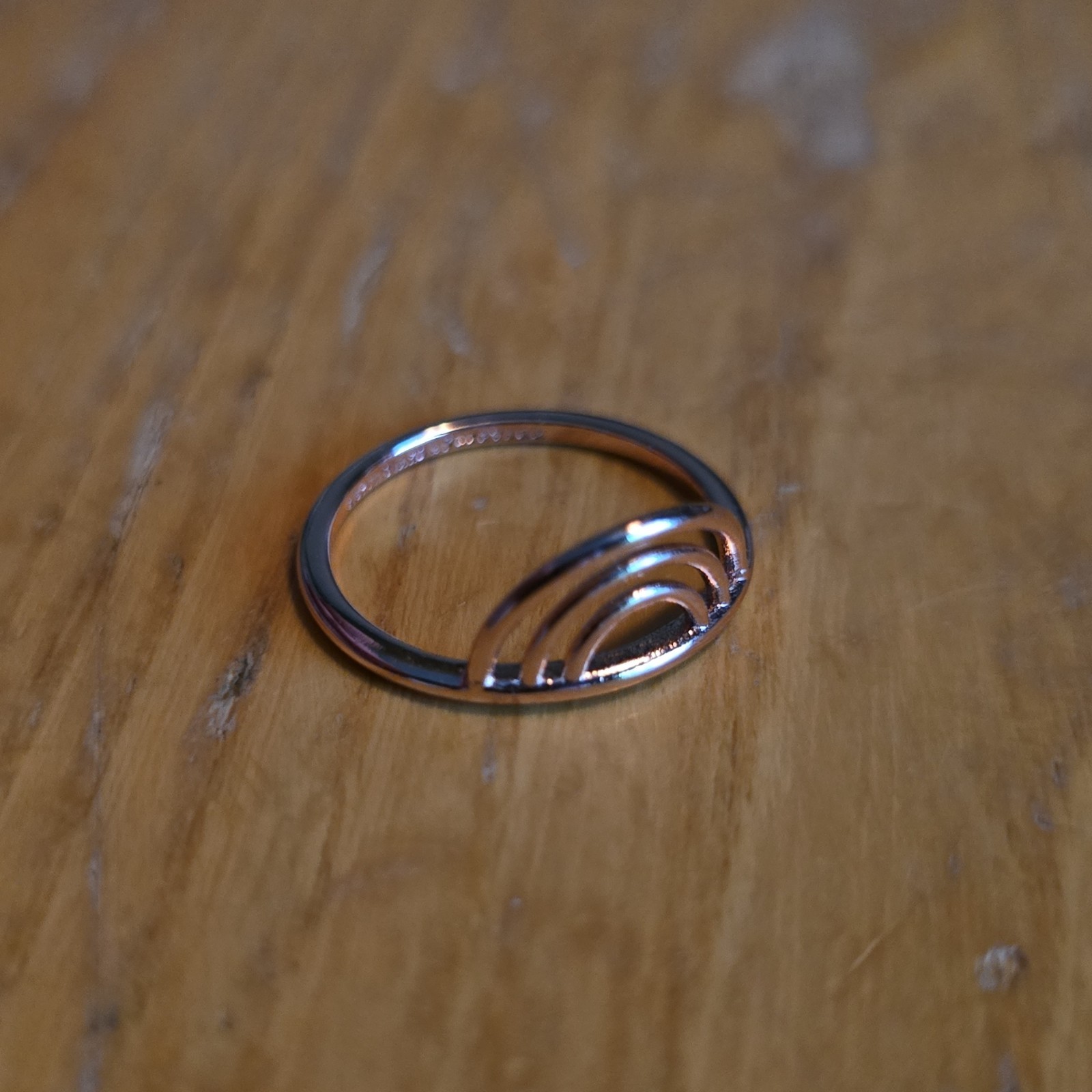 Silver Tone Wave Openwork Metal Band Ring Size 5 Signed No Stone 0 Gems