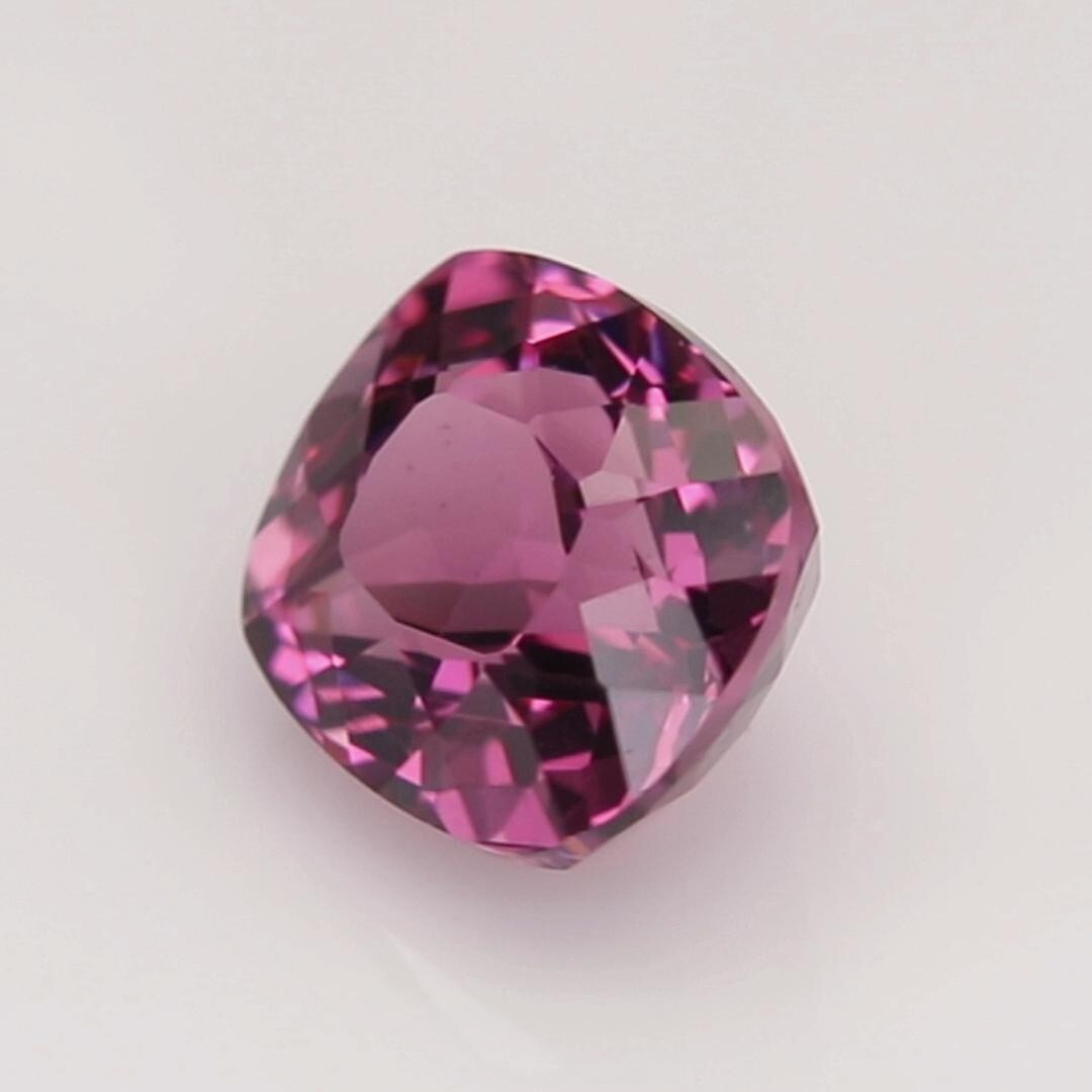 1.12 carats – Fine Grade Purplish Pink Natural Malaya Garnet Cushion 25023610
