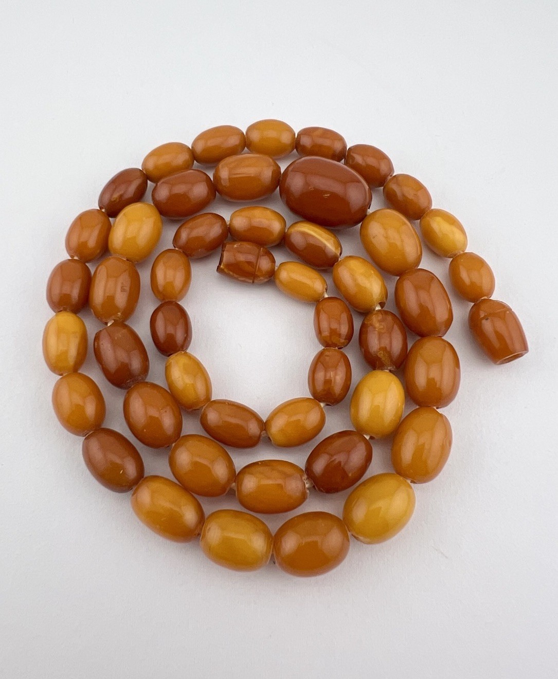 21.5g- Antique Butterscotch Egg Yolk Baltic Amber Swirl Oval Bead Necklace 21.5″
