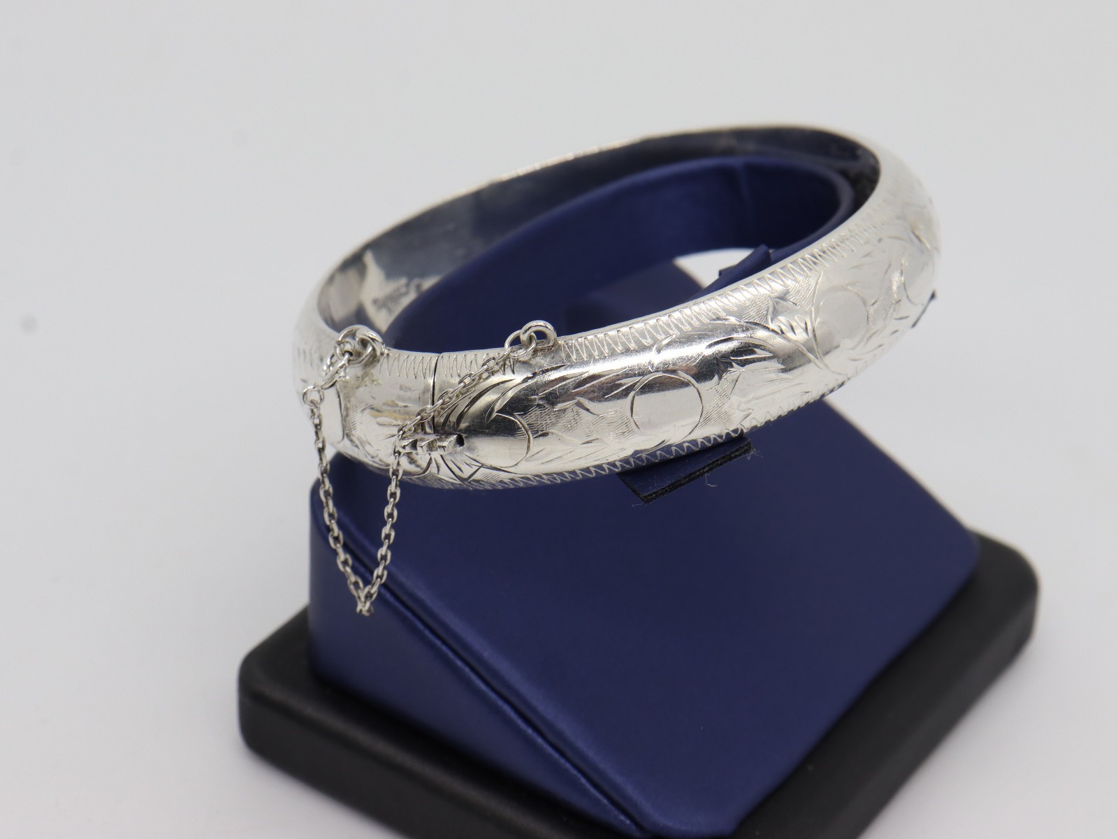 Sterling Silver 14mm Engraved Bangle Bracelet Safety Chain 26.92 grams lite ding