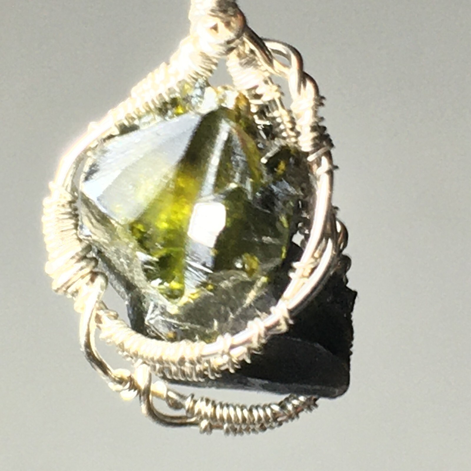 Zincite and Gold Pendant (z2359)
