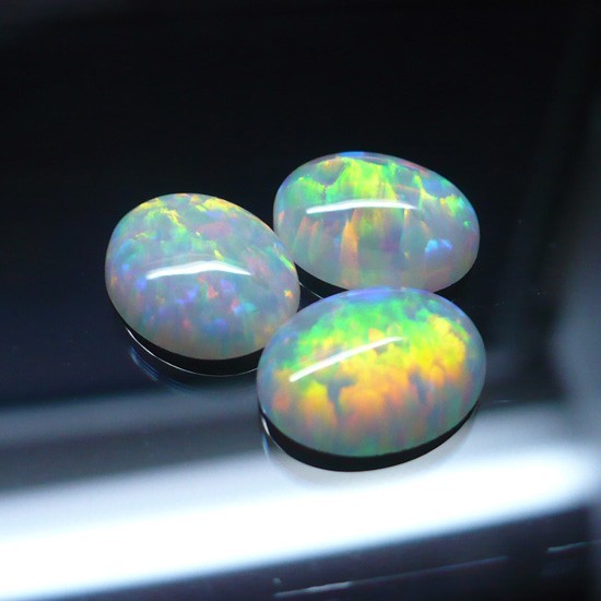Opal – 33 COE Compatible – Gilson Oval Shaped White – 14.7mm x 9mm – 1 Piece