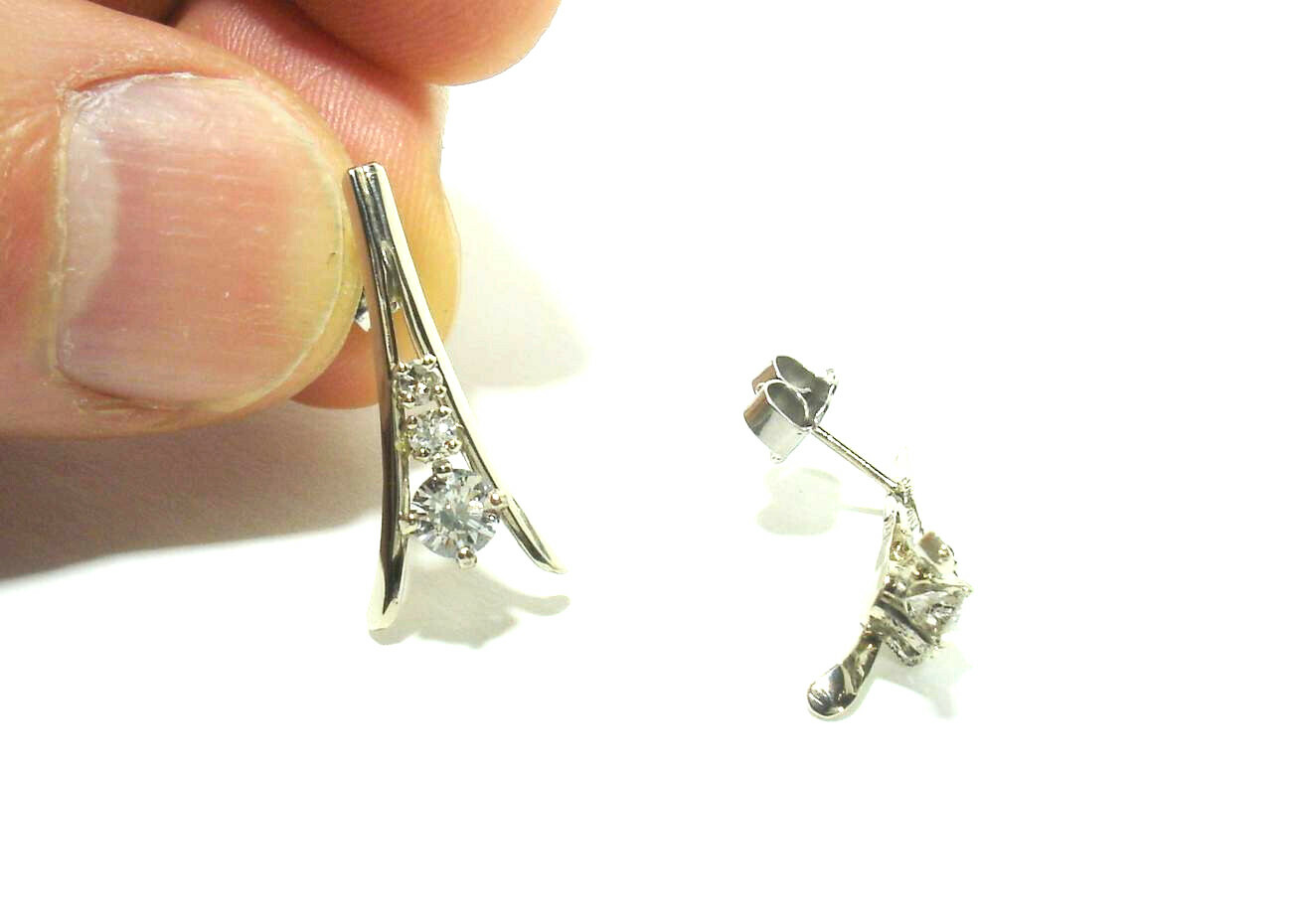 (0.66 ctw ) Diamond Earrings (3 Diamond Wishbone Design) – 14k white GOLD