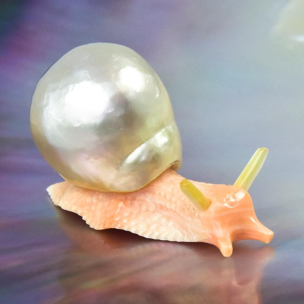 South Sea Baroque Pearl & Carved Apricot Syrix Trumpet Shell Snail Design 6.08 g