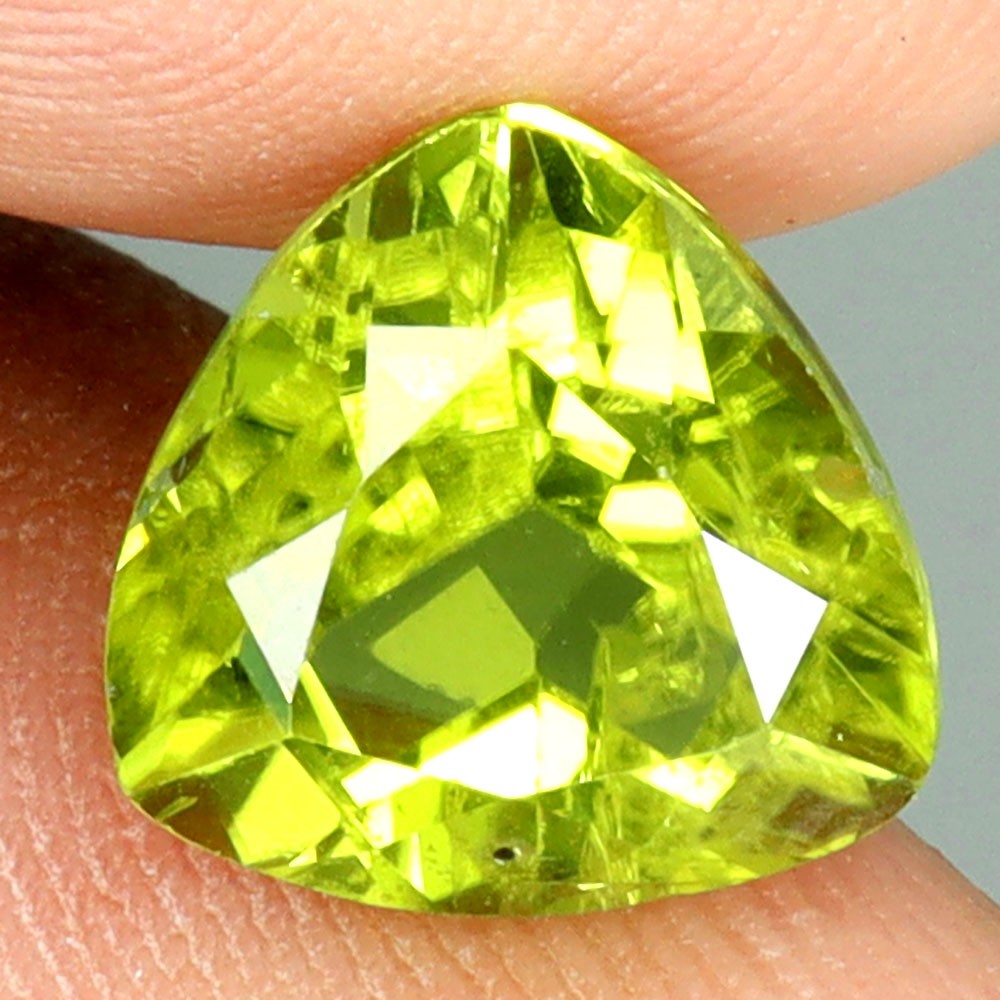 Trilliant Cut Natural Unheated Top Rich Green Peridot 3.85ct 10mm Gem Full Fire