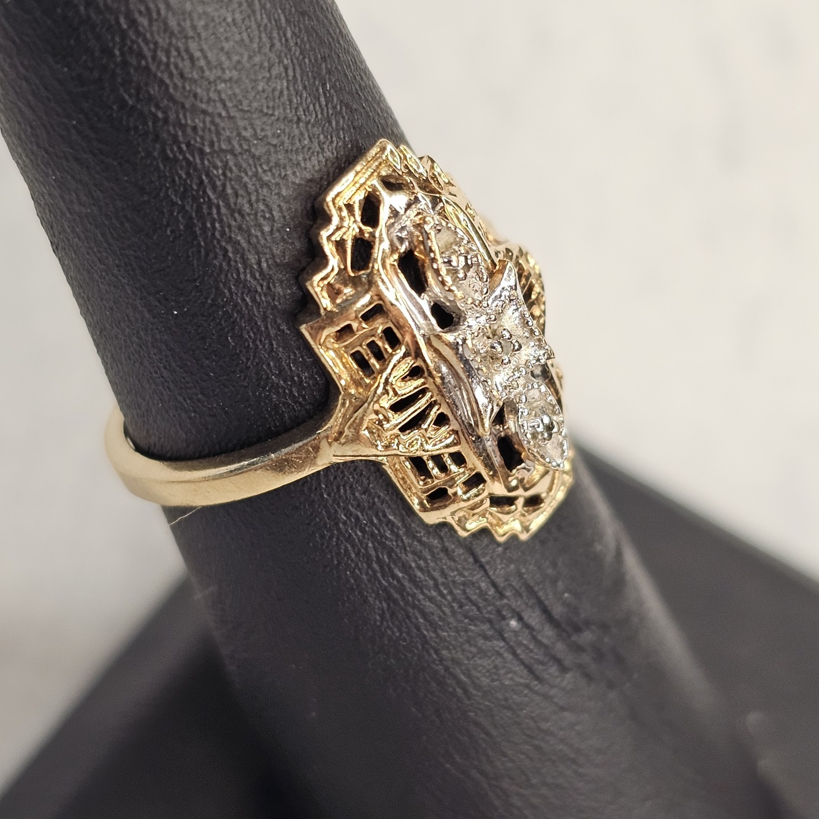 Vintage Art Deco 14K Gold Filigree Shield Ring • Diamonds • Size 6 • Navette…
