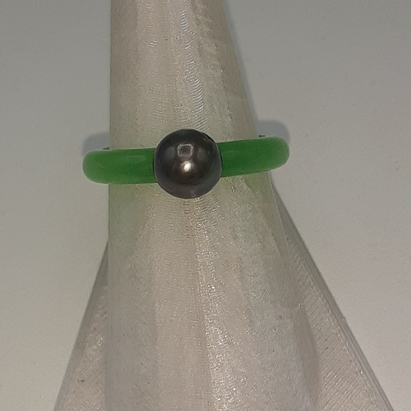 Tahitian Cultured 8-9mm Pearl, Green Jade Band Ring 11.00 ctw  Size 11 ( GIFT )