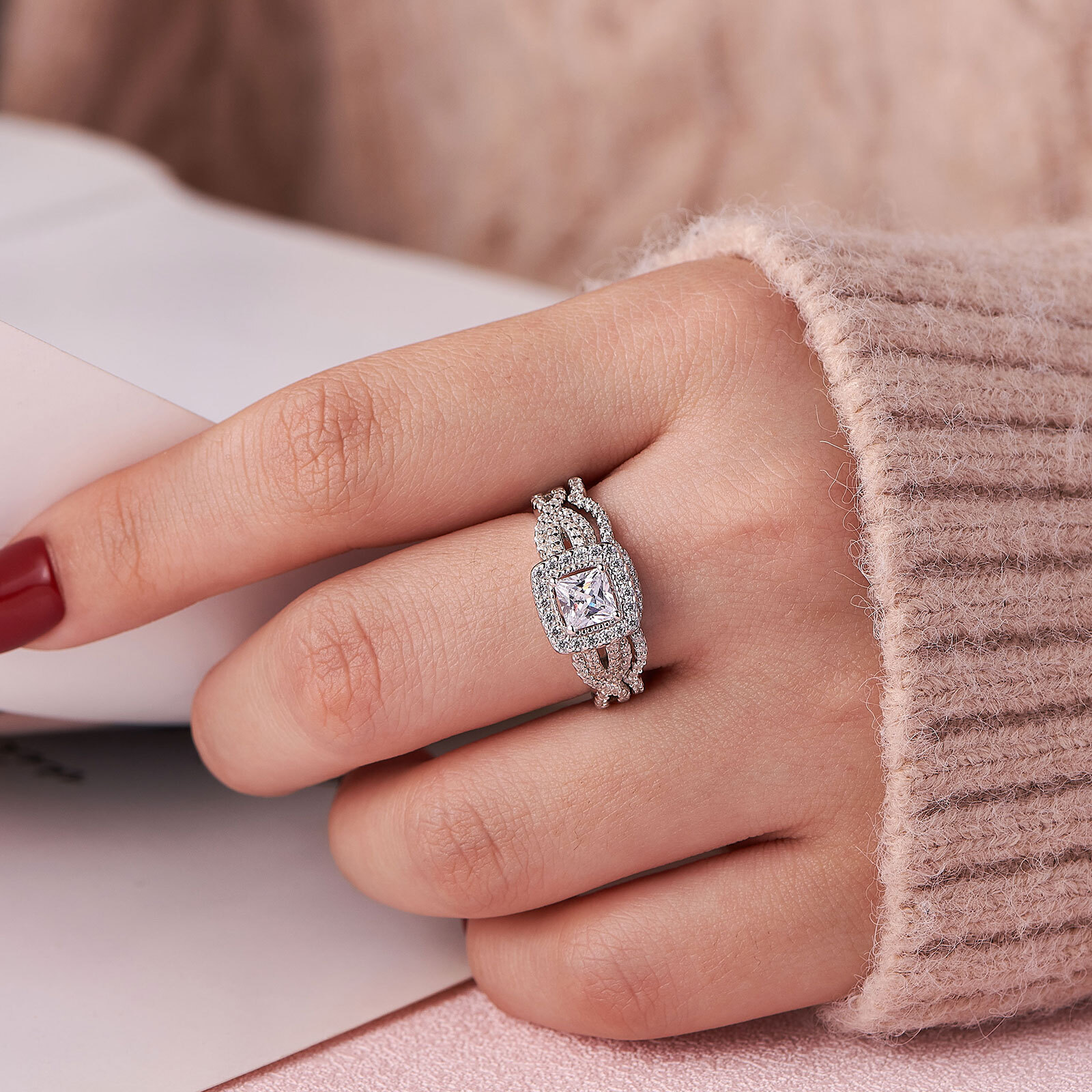 Wuziwen Halo Women Wedding Engagement Ring for Women Princess CZ Sterling Silver