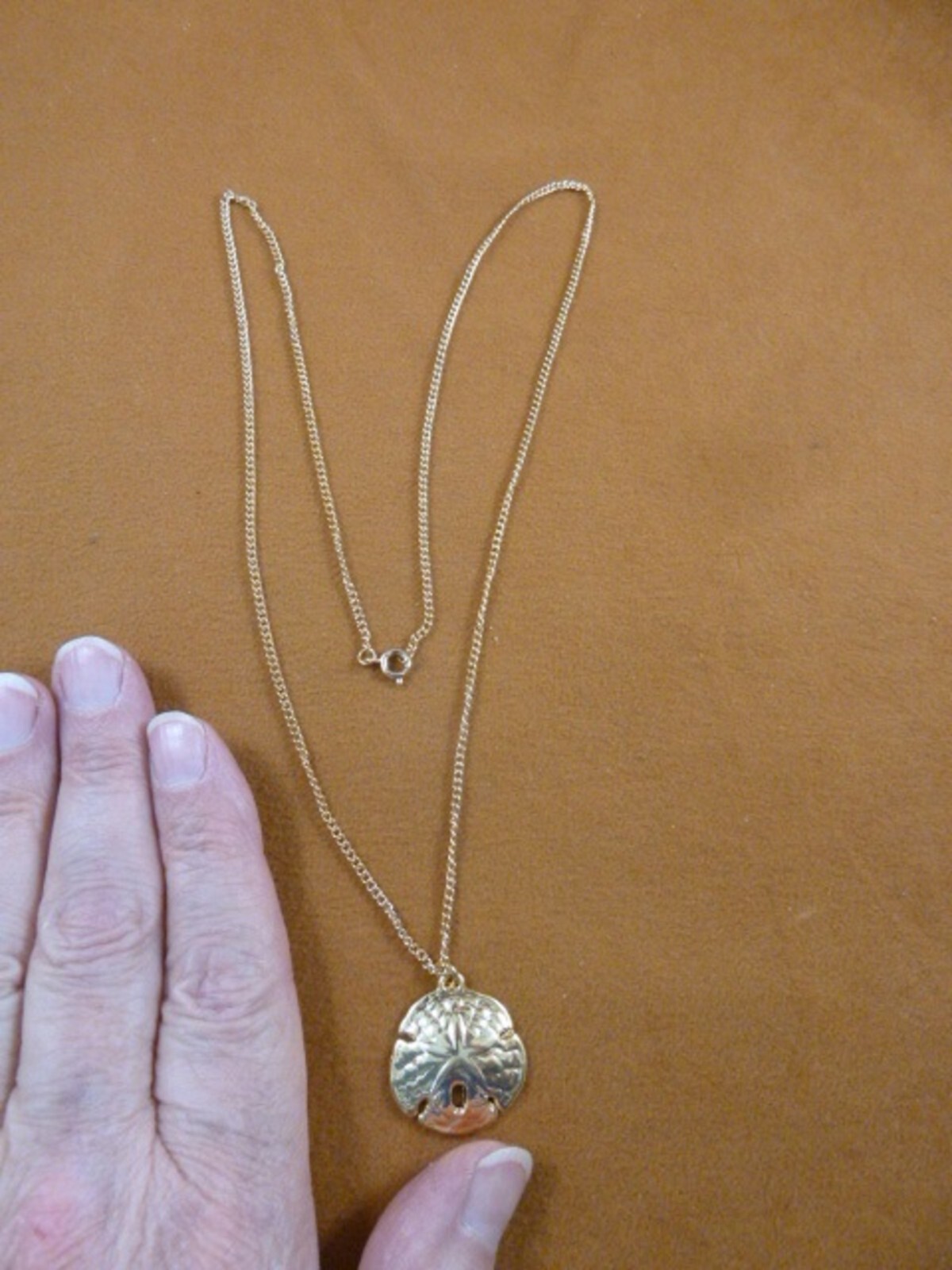 J-SAND-3) 7/8″ Sand dollar gold tone pendant on 24″ necklace sea shell jewelry
