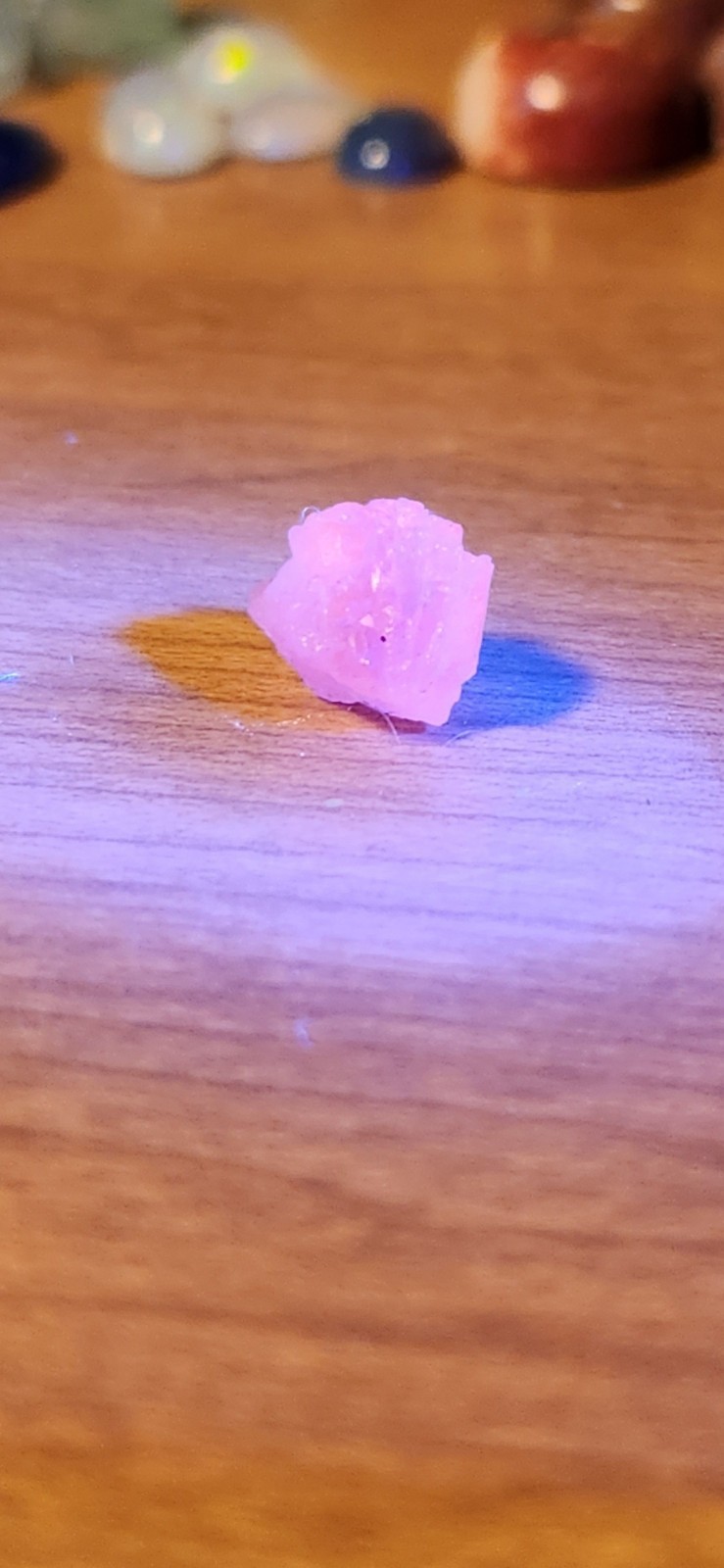 2.82 ct, Hackmanite Rough, UV + Tenebrescence