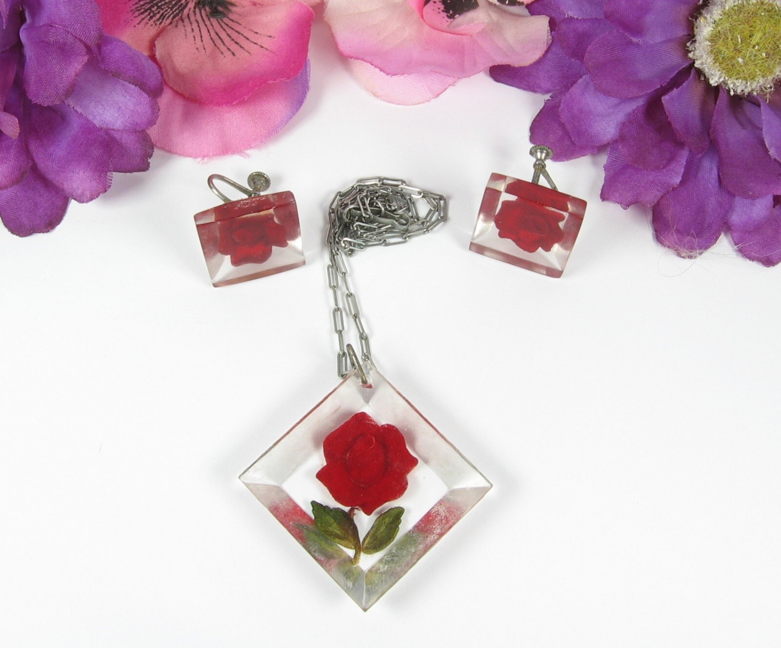 LUCITE Red ROSE NECKLACE & EARRINGS Vintage Set Screw Back Silvertone Chain 16″