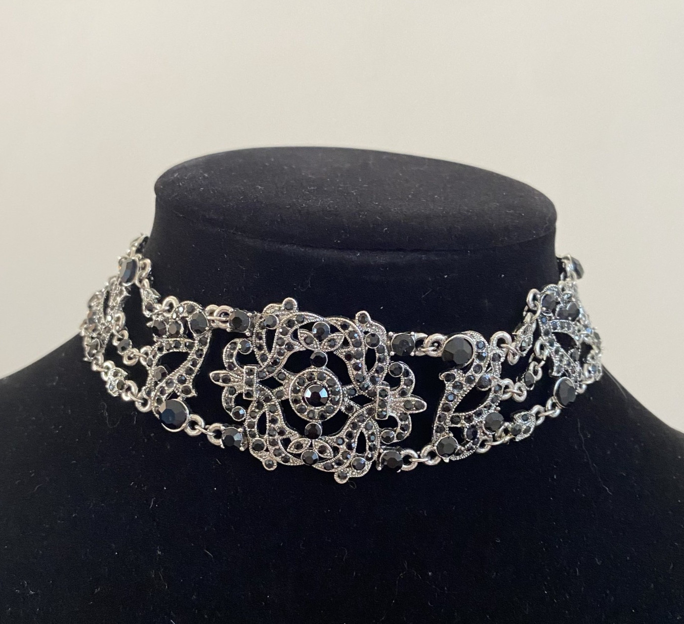 Choker Necklace Black Rhinestone Heavy Chunky 15 inch Glamours