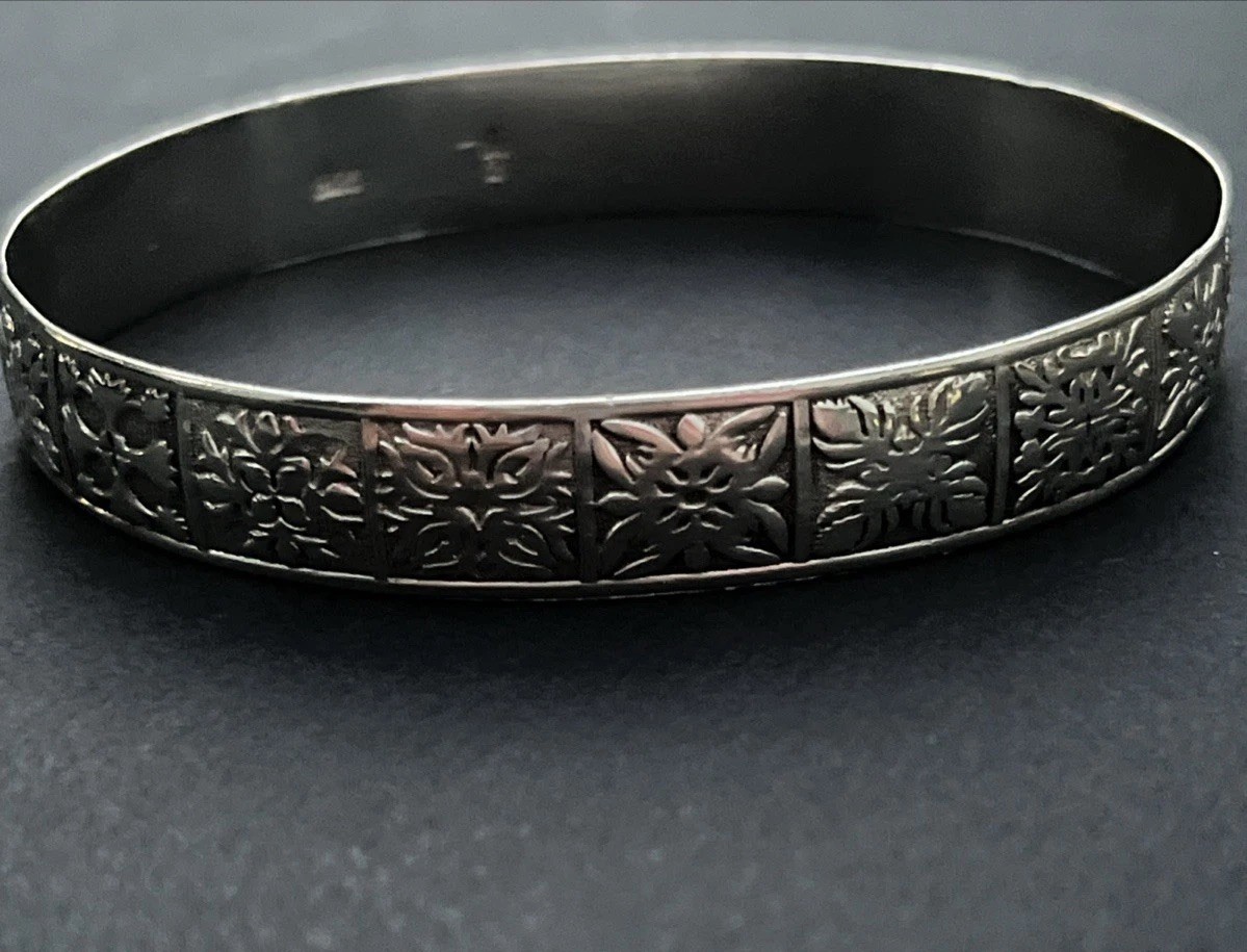 925 Hawaiian Heirloom Floral Quilt Design Bangle Bracelet 10mm Size 7 1/2 Rare