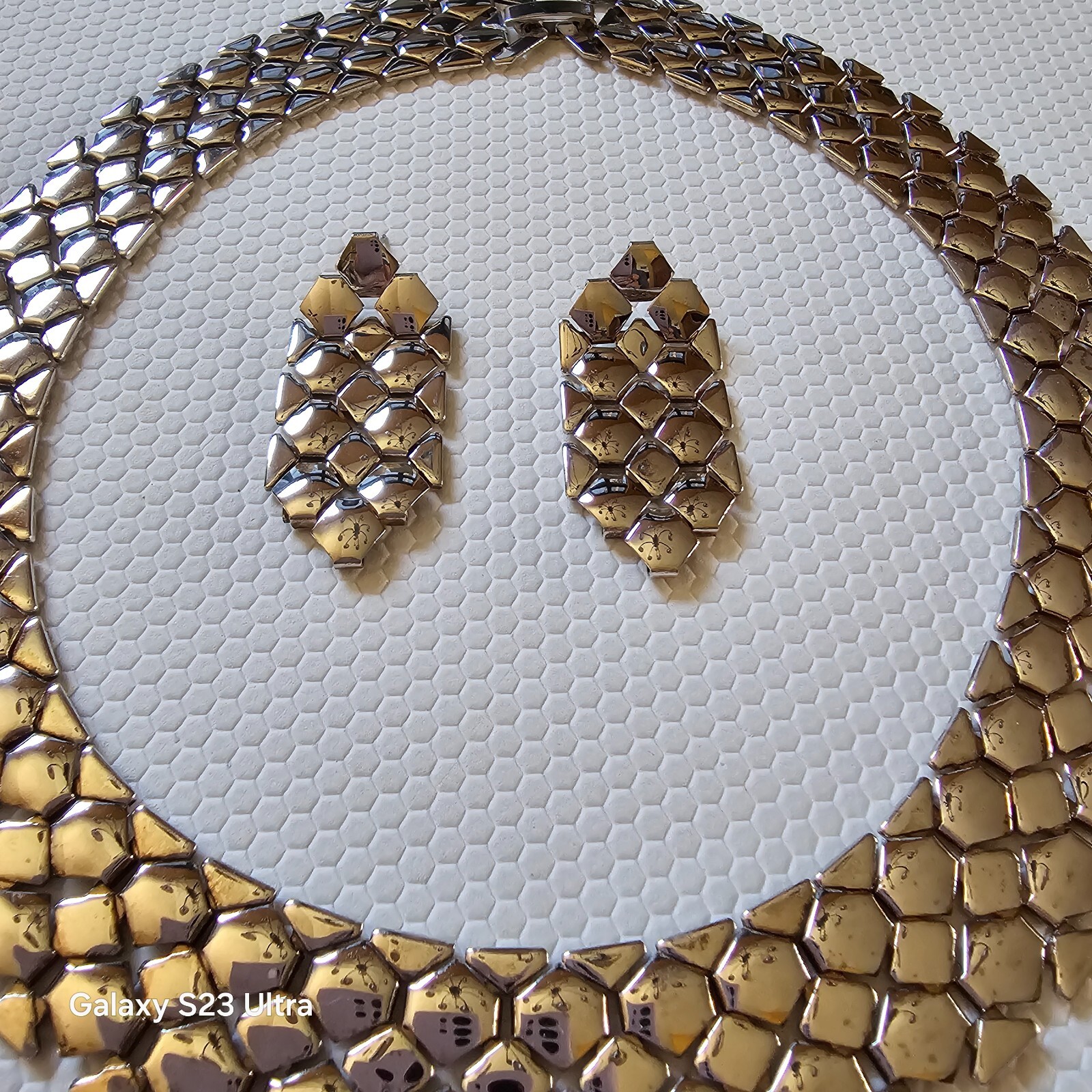 Vintage Honeycomb Flexible Necklace & Post Earrings Set Silver Plated 17″x3/4″