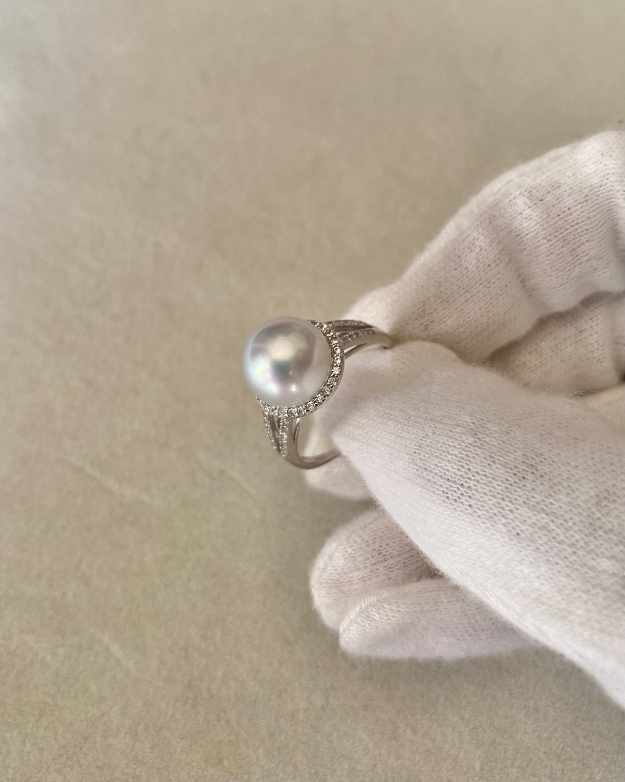 £960 Silver White Australian South Sea Pearl Ring 9.8mm Sparkling Halo S925