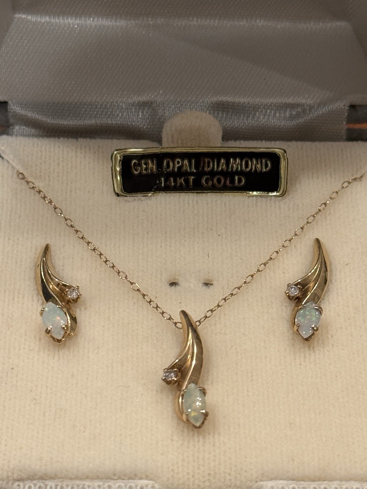 14K Yellow Gold Opal Diamond Necklace Pendant & Stud Earrings Set Vintage w/ Box
