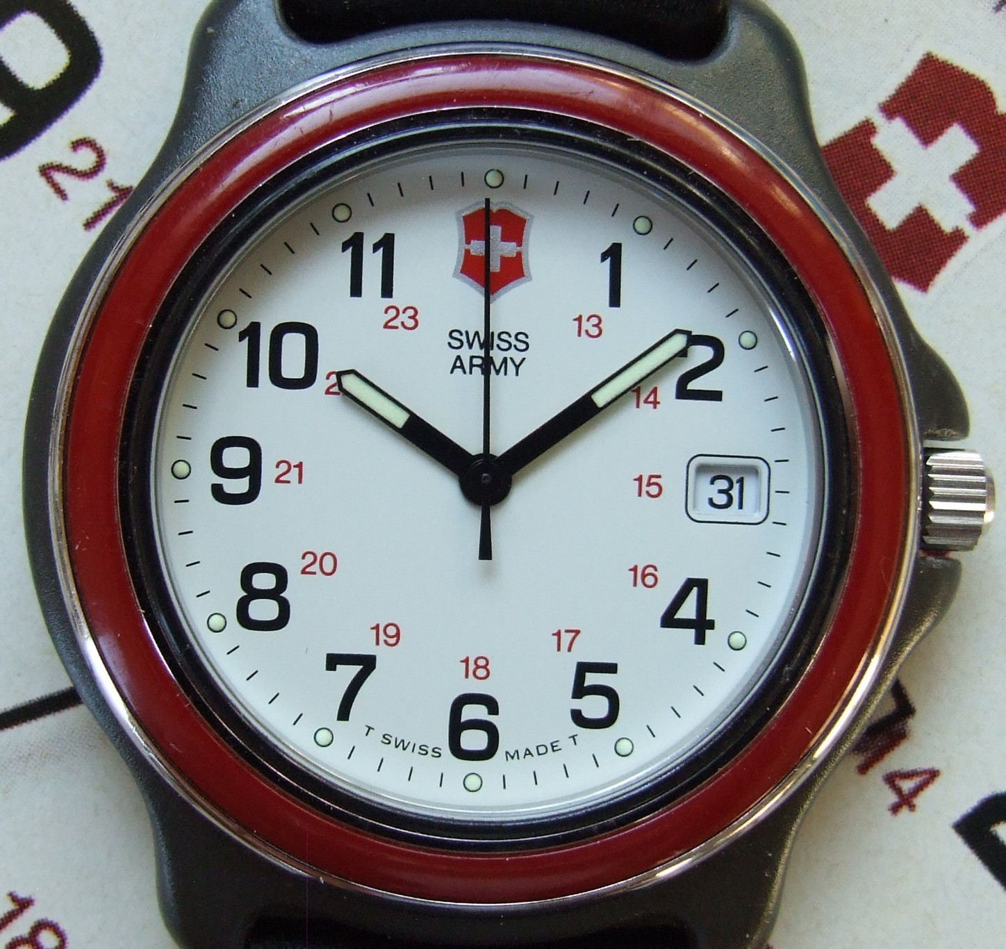 SWISS ARMY Watch~Men ‘The Famous’ ORIGINAL Series 2000 ClaSSiC RED~OEM STRAP~EUC