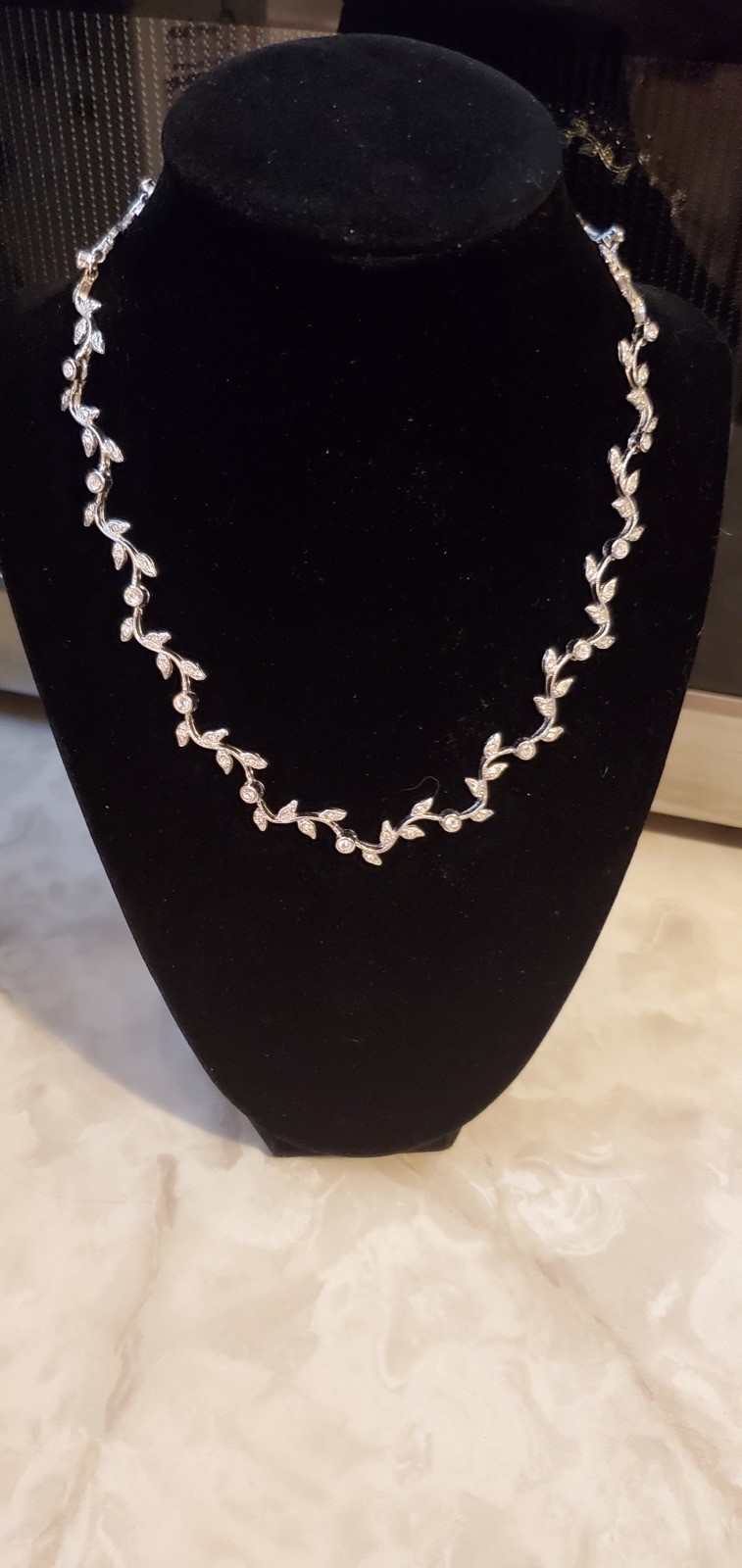 VINE DESIGN NECKLACE-VERY EXQUISITE!!