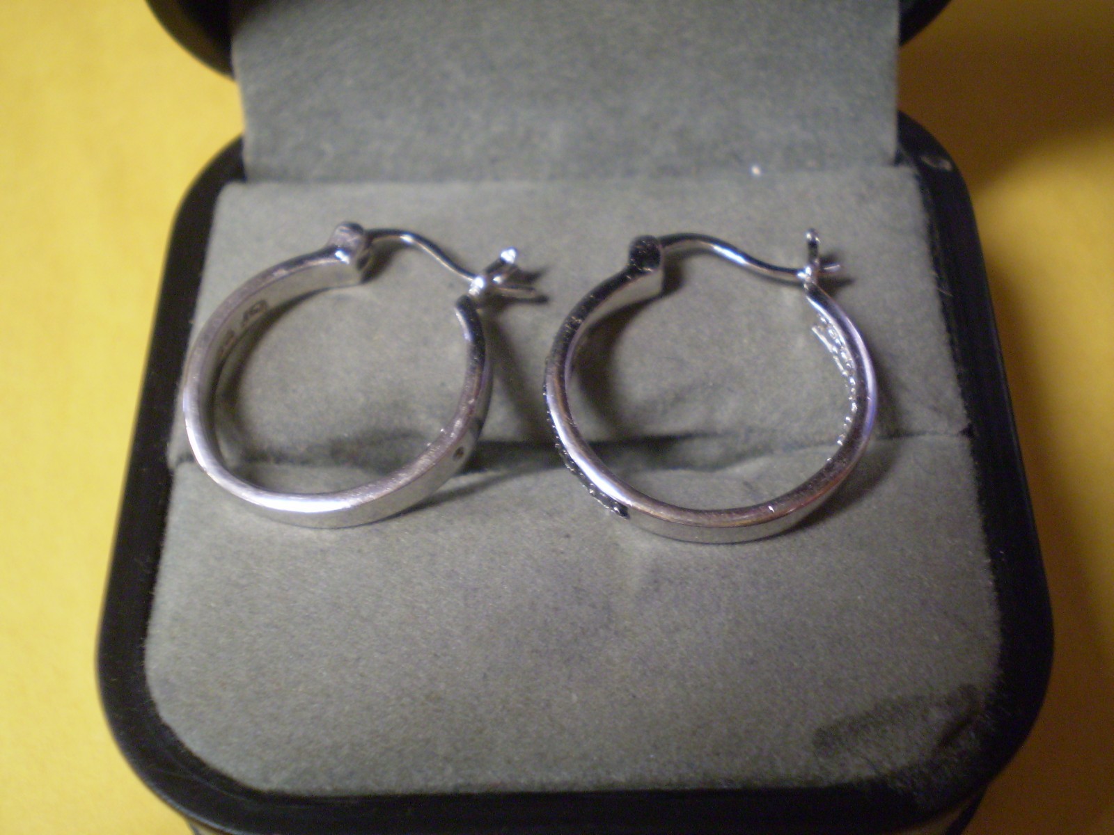 Pair of Sterling Silver 925 Ladies Design Hoop Earrings 2.4 grams