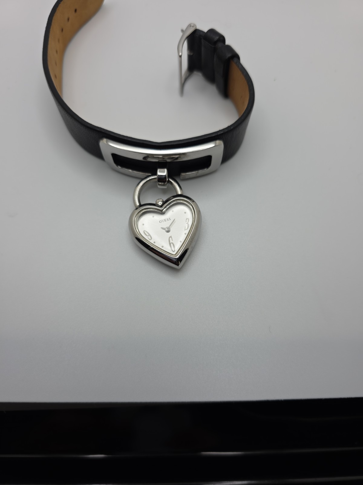 Guess Heart Charm Women’s Quartz Watch Black Leather New Battery Runs Great