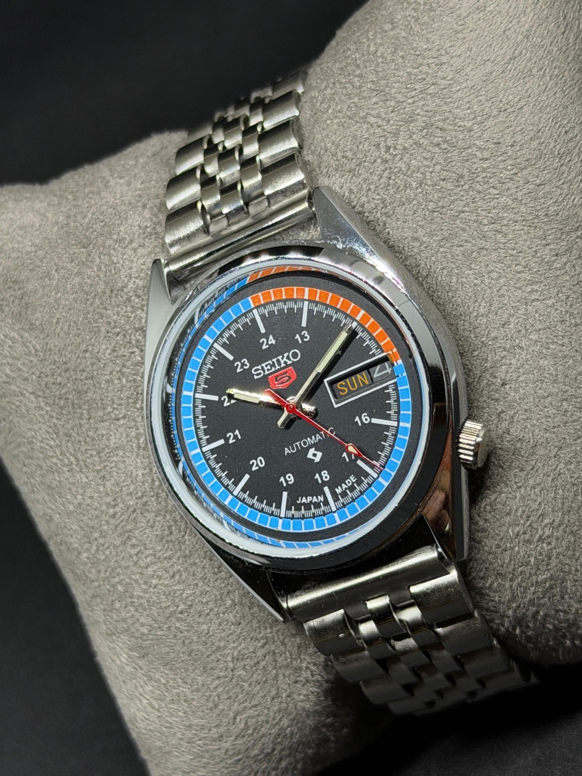 Vintage Seiko 5 Automatic Day/Date Japanese Men’s Wrist Watch