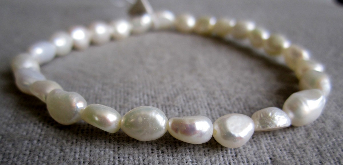 Bracelet made of freshwater cultured pearl cream AA for arm widths approx. 16-20 cm elastic