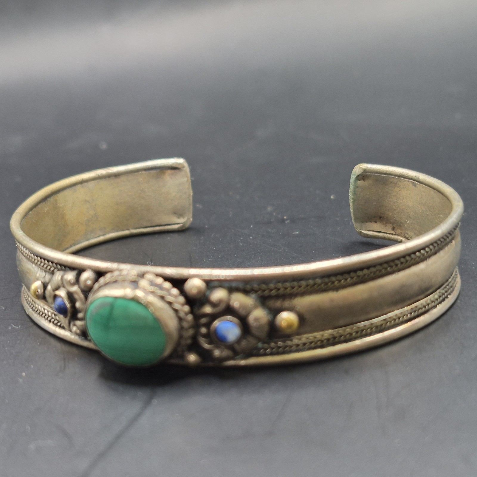 Vtg Silver Tone Metal Genuine Stone Bracelet 7″ Flower/Floral Open Cuff Green