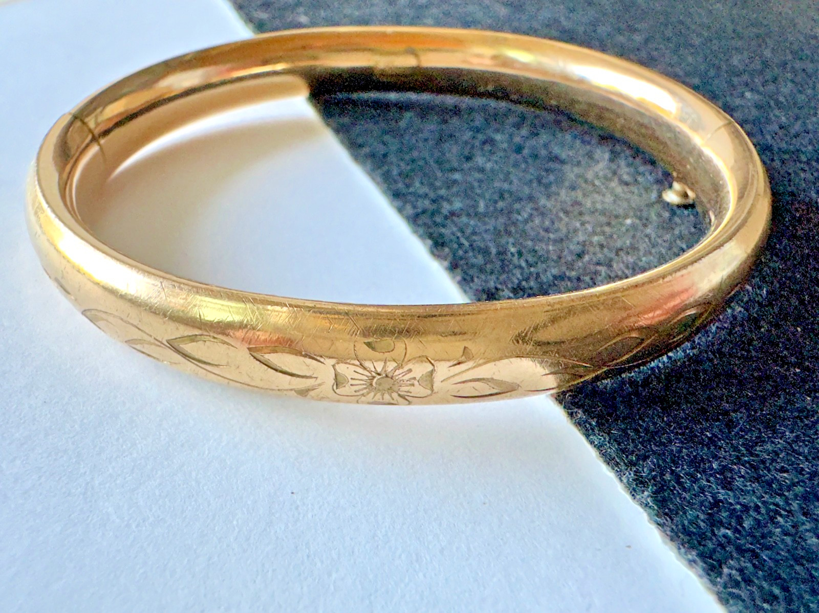 Vtg Winard 12K Gold Filled Hinged Bangle floral Etched secure w/ Bar