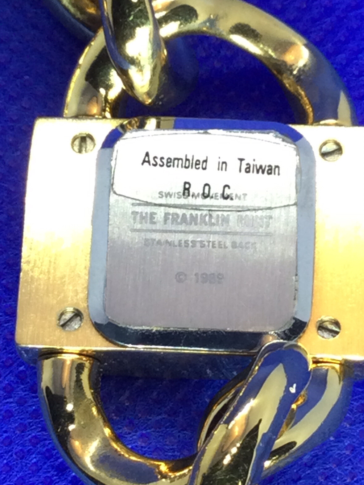 THE FRANKLIN MINT Women’s Gold Tone Swiss Movement 26 mm Wide 18 mm Long