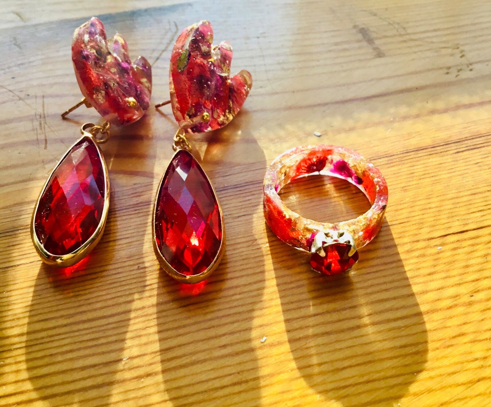 Crimson Garden Jewelry Set – Real Red Hortensias Ring & Drop Earrings in Resin
