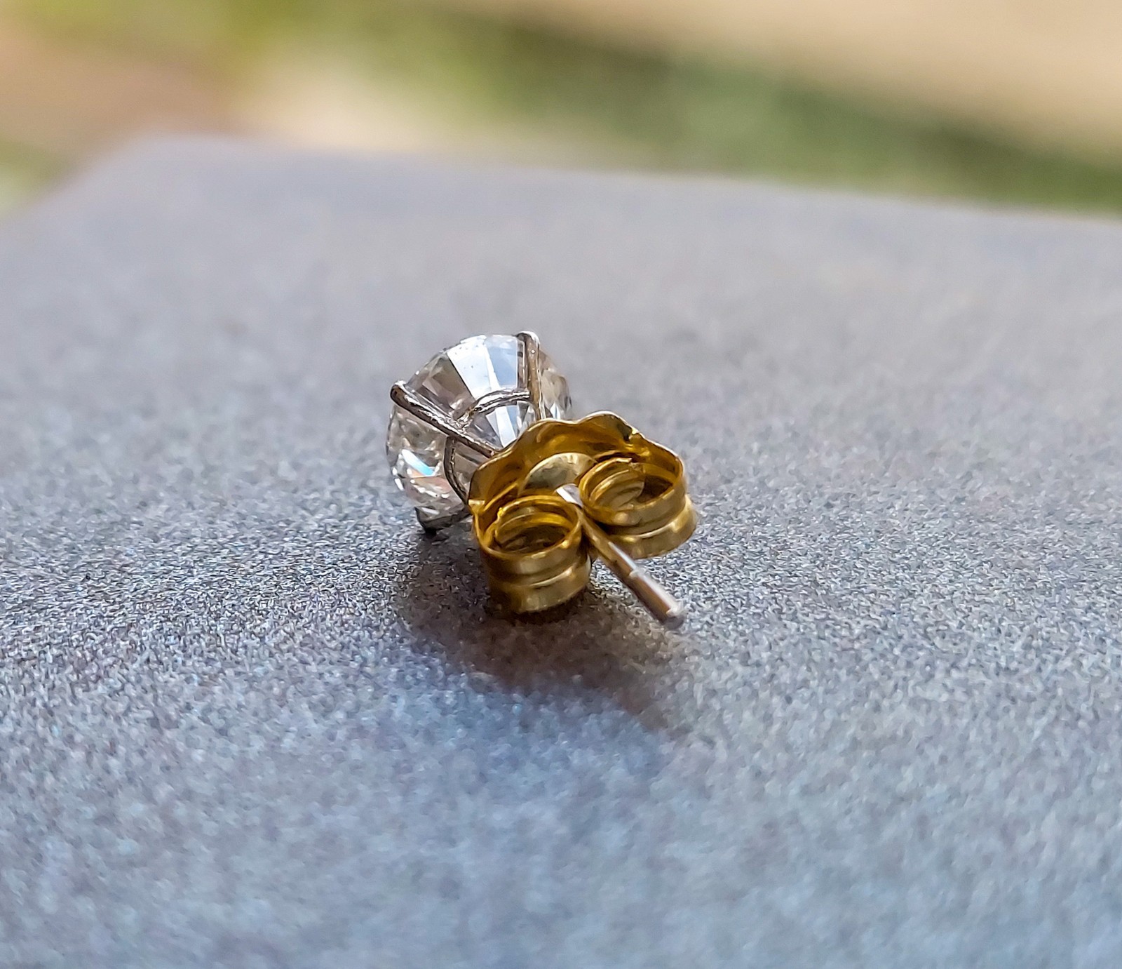 Classic 0.46ct Single Diamond Stud Earring in 14k Gold , Brilliant cut diamond