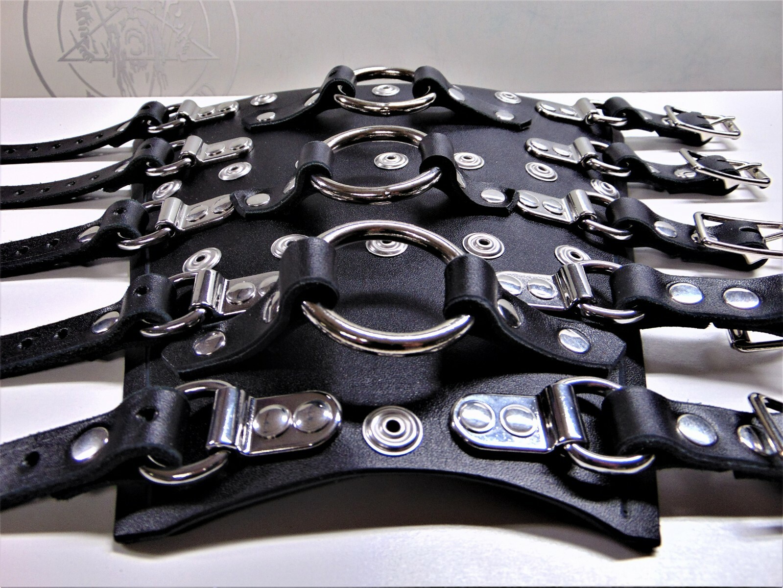 AGALLOCH.. LEATHER STRAPS GAUNTLET. BLACK METAL (MDLG0029)