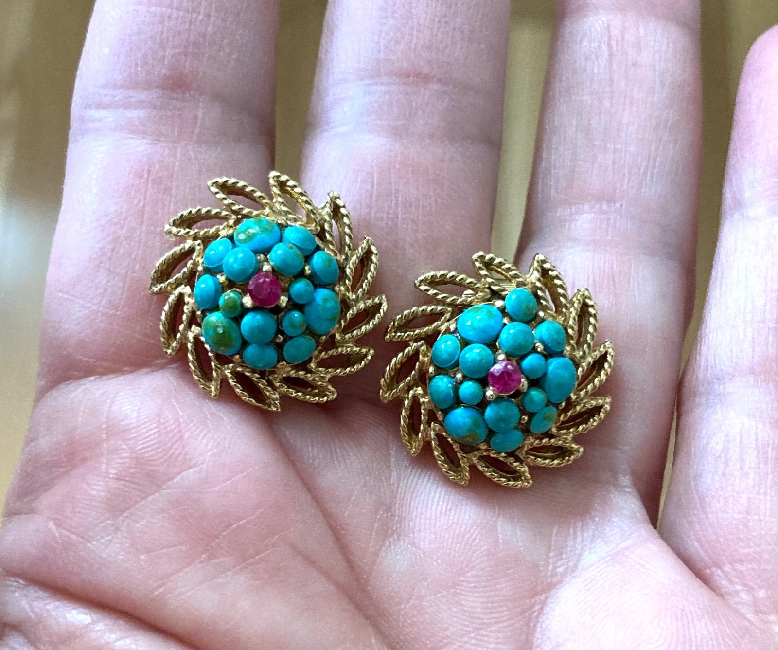 VTG CAPRI Faux Turquoise Cabochon Gold Tone Filigree Brooch & Clip Earring Set