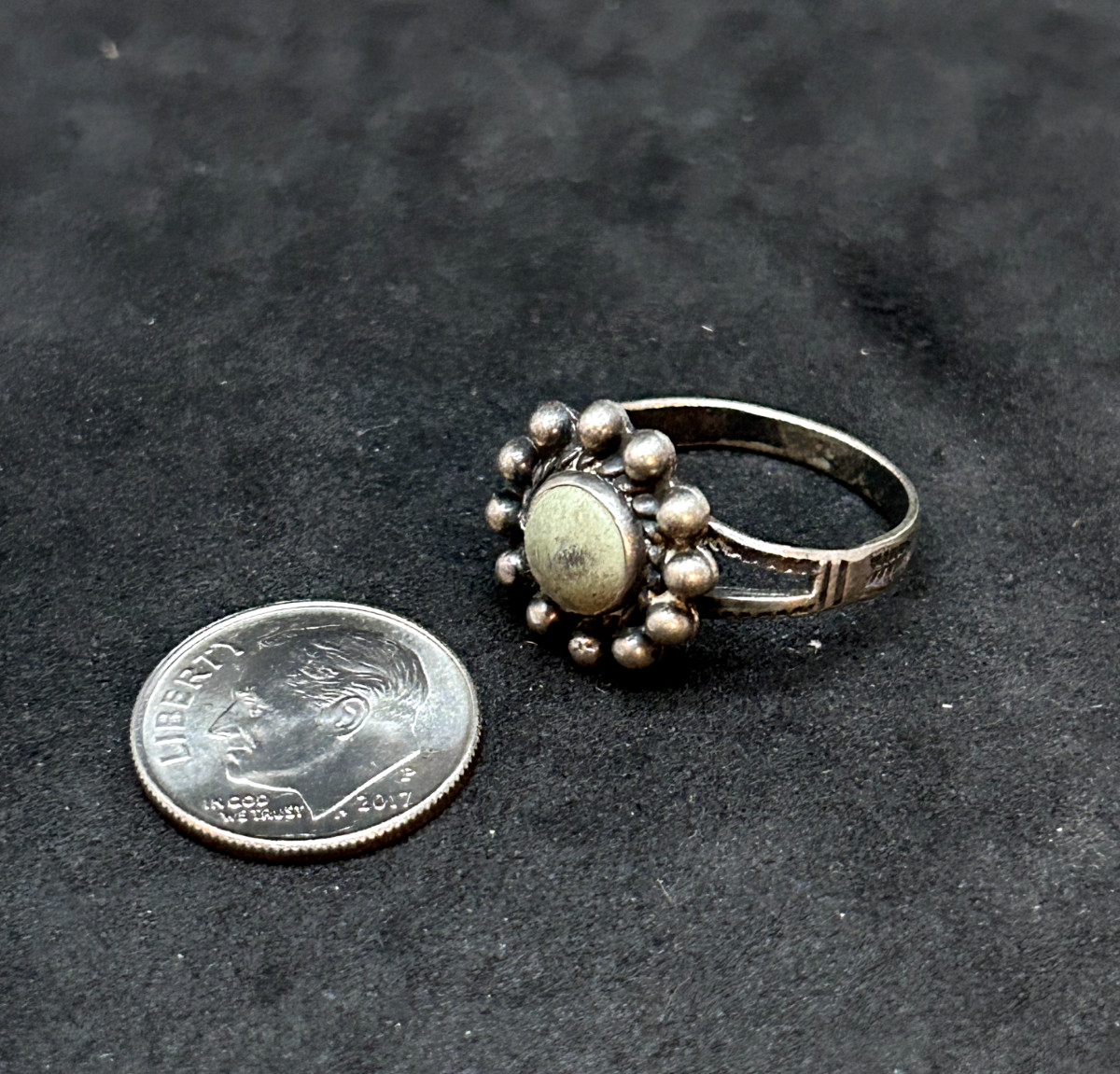 925 Sterling Navajo Green Stone 14.2mm Flower Ring Sz 7.5 – 3.49g