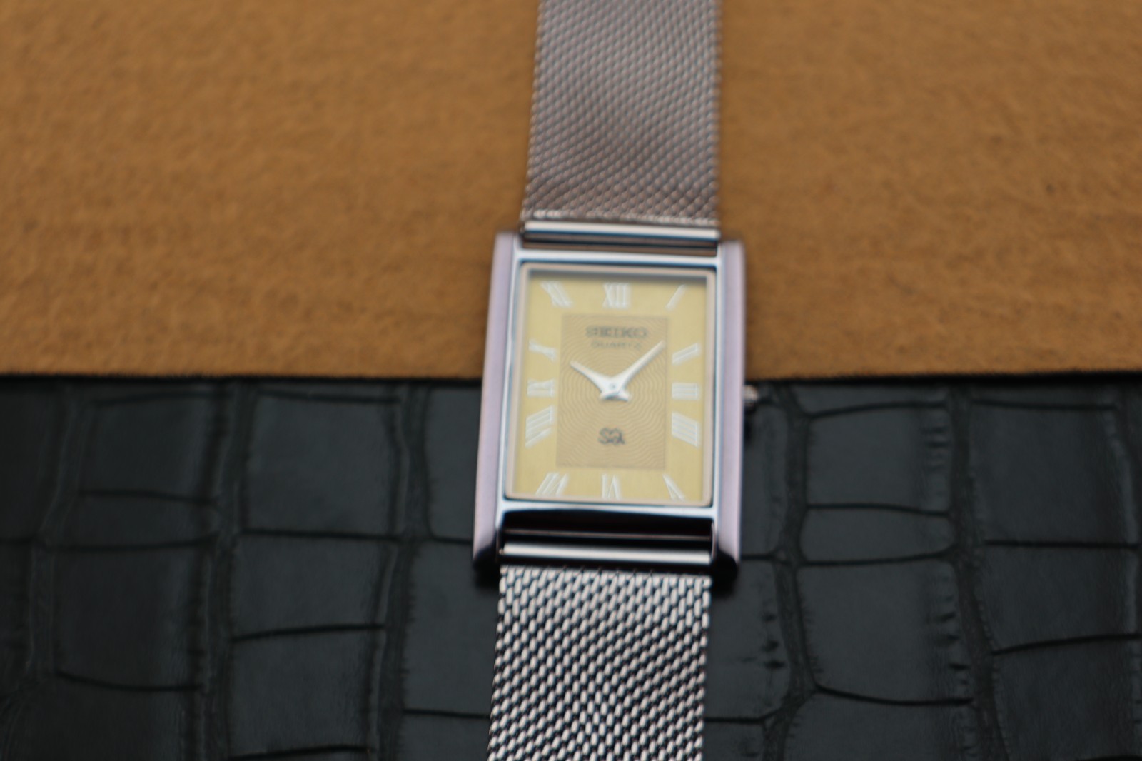 Vintage Seiko Slim Quartz Men’s Wrist Watch Yellow Dial with Silver Mesh Band