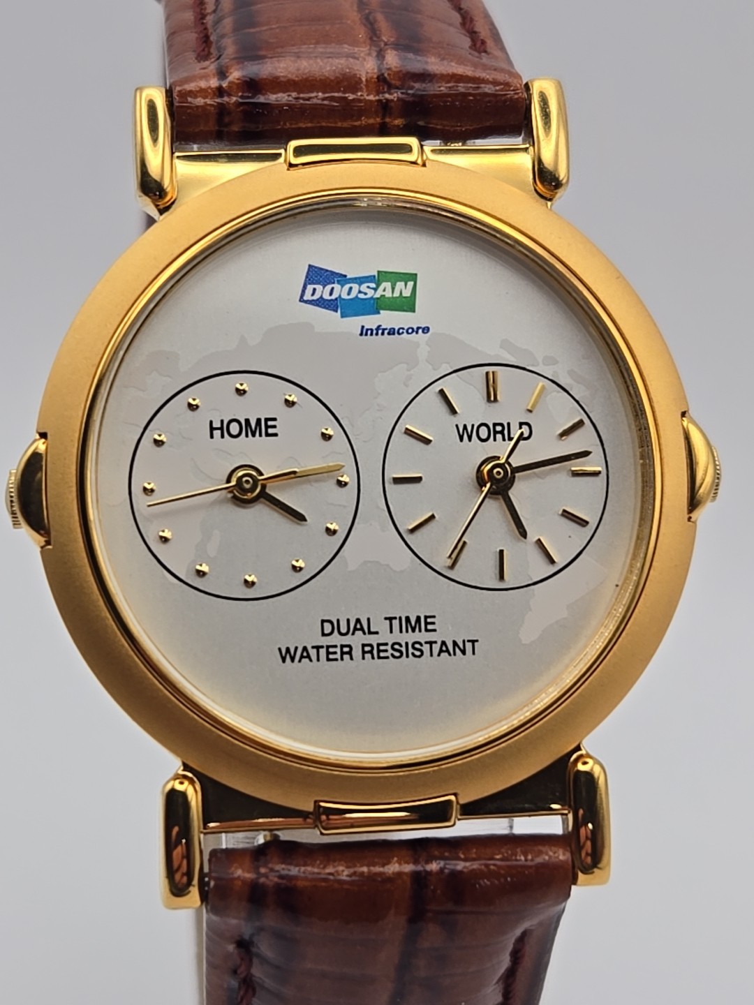 Doosan Infracore Dual Time World Map Dial Gold Tone Quartz Men Watch New Battery