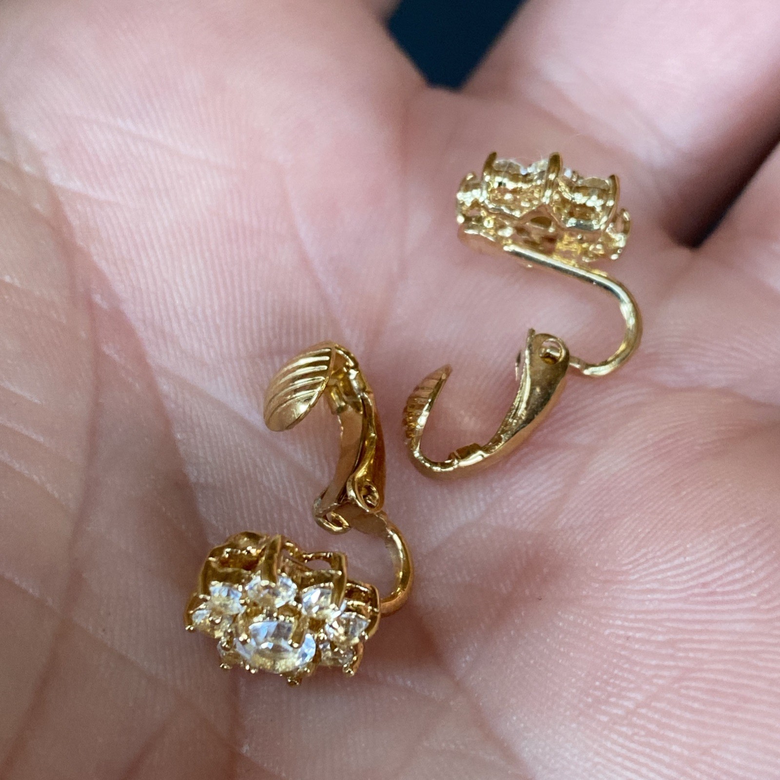 Vtg Lindenwold Fine Jewelers Gold Tone Faced Crystal Rhinestone Cubic Z Clip On