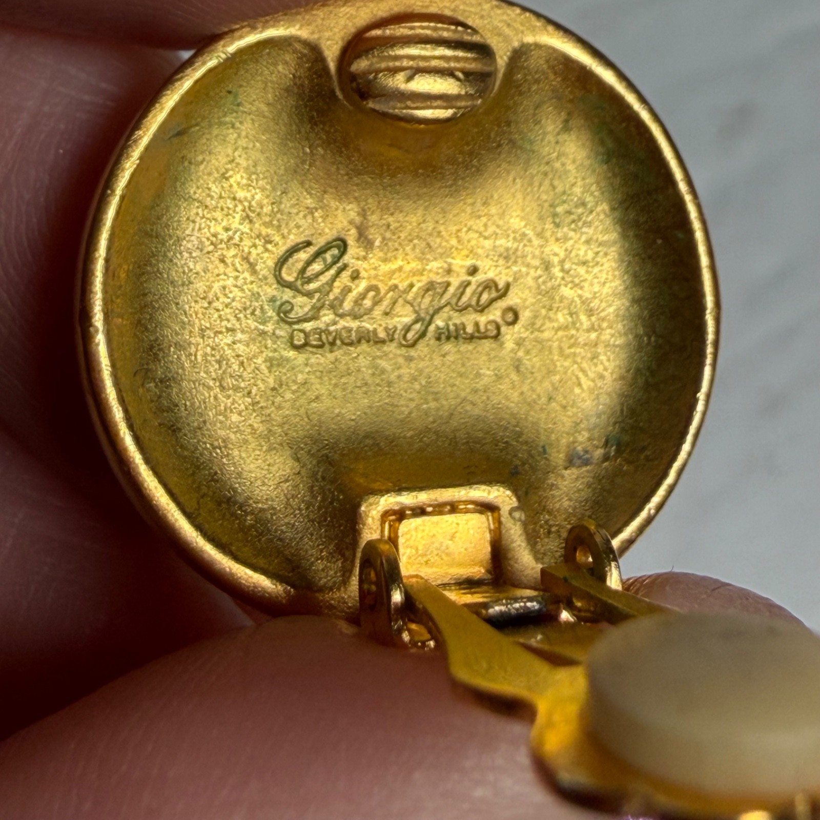 Vintage Giorgio Beverly Hills Gold Tone Crest Clip On Earrings 1″ Designer