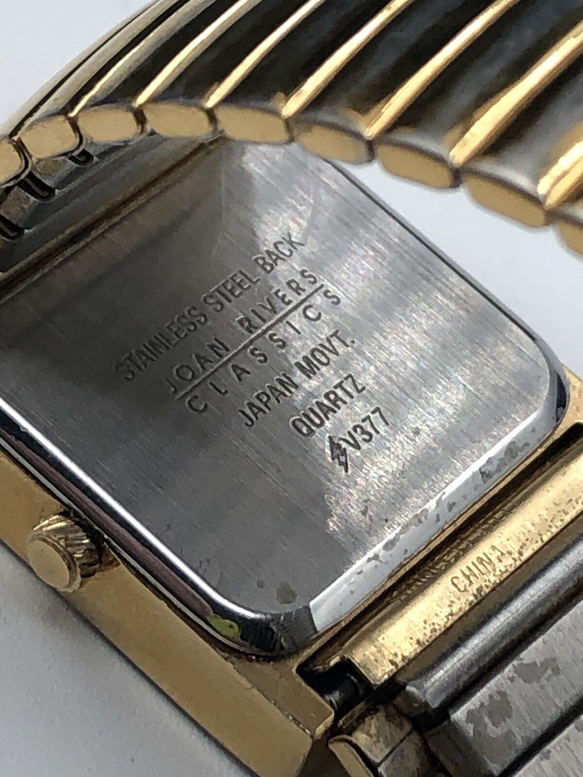 JOAN RIVERS V377 Classic Collection Gold Tone QUARTZ WATCH w/Stretch Band