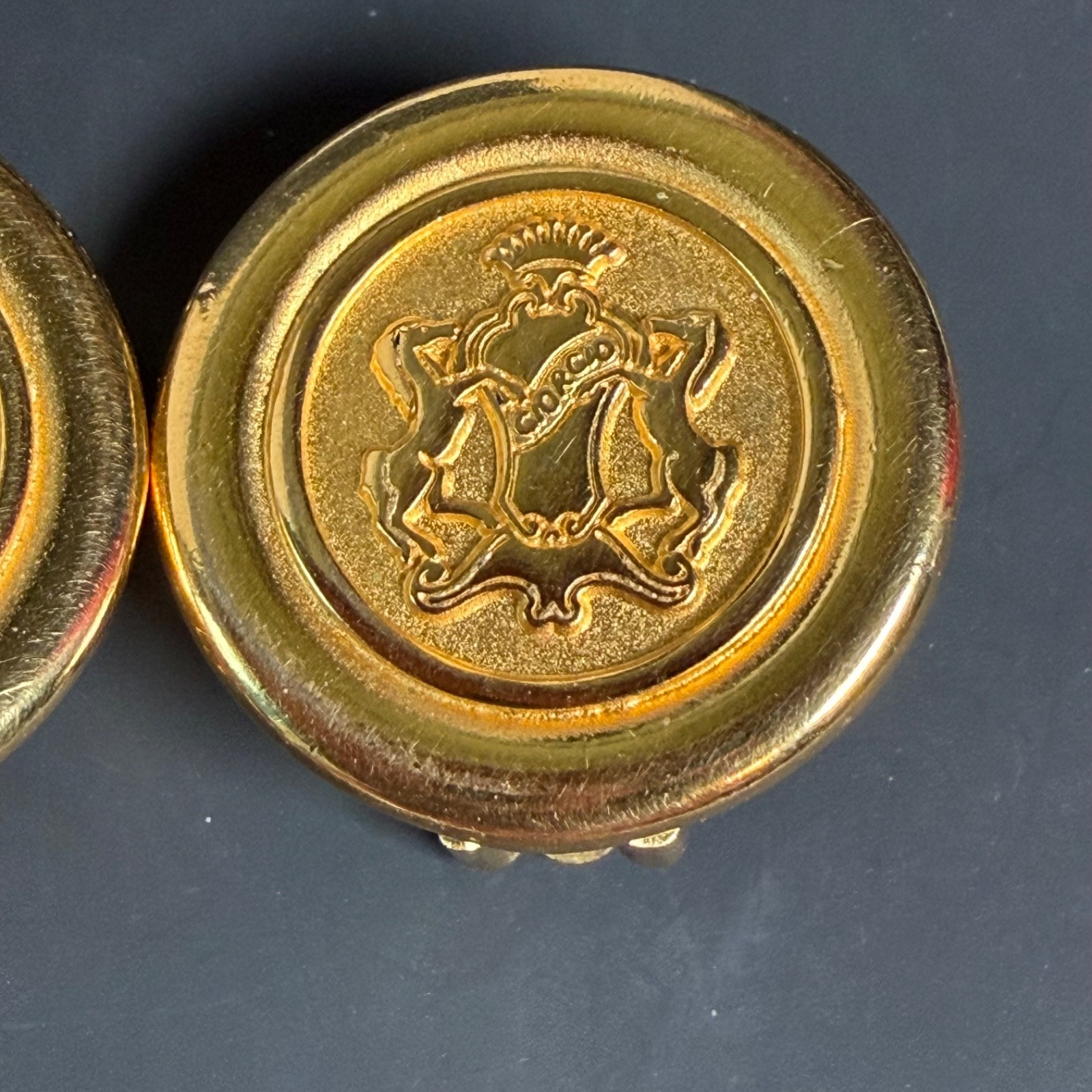 Vintage Giorgio Beverly Hills Gold Tone Crest Clip On Earrings 1″ Designer