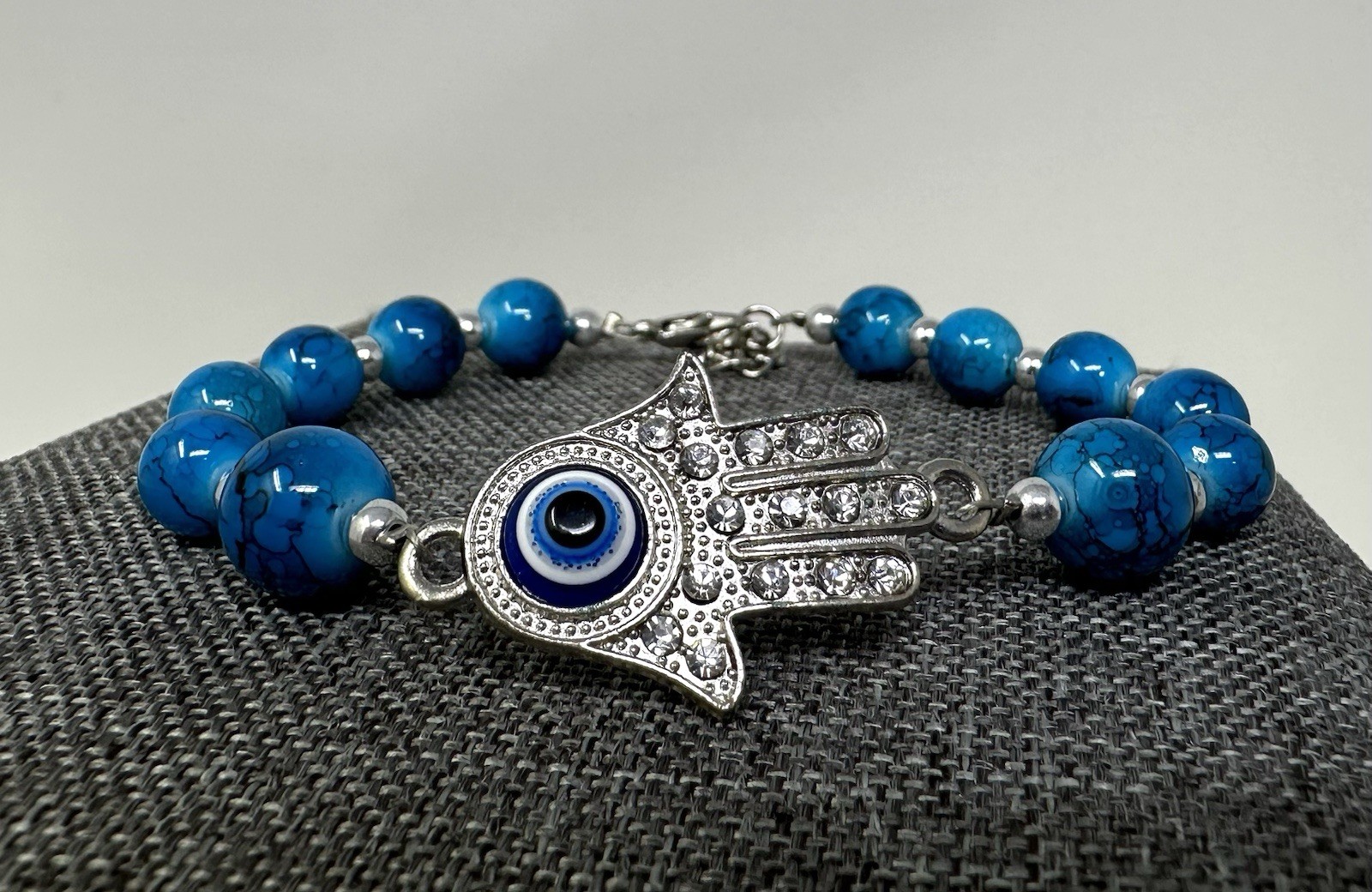 Hamsa Hand Evil Eye Bracelet – Blue Beaded Resin Charm, Adjustable 7.75–9″