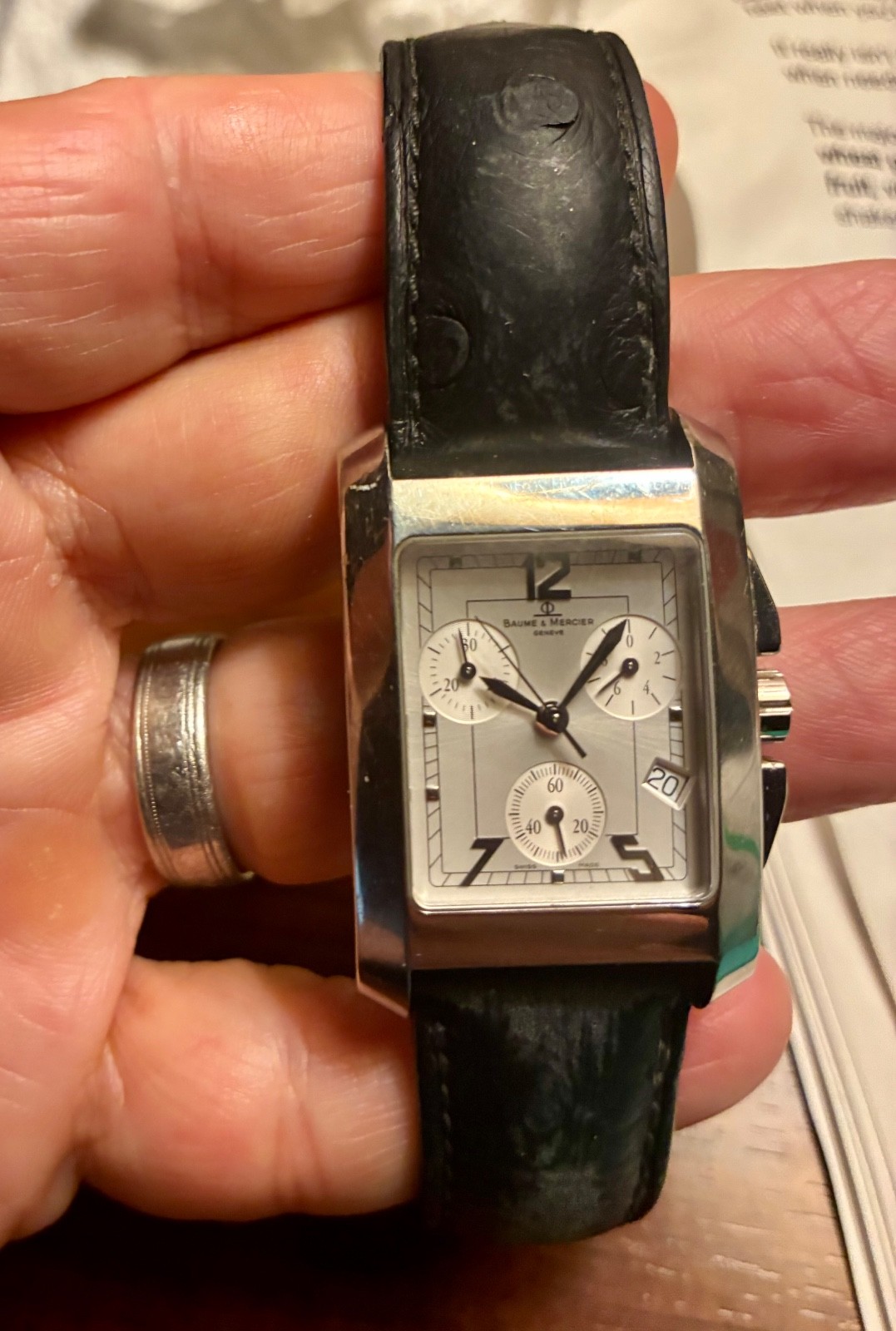 Baume & Mercier Geneve Men’s Black Watch – 85341 ostrich leather strap & cla