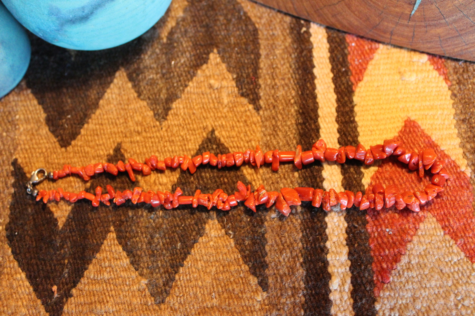 NATIVE AMERICAN BLOOD ORANGE CORAL GRADUATED LADYS VINTAGE NECKLACE