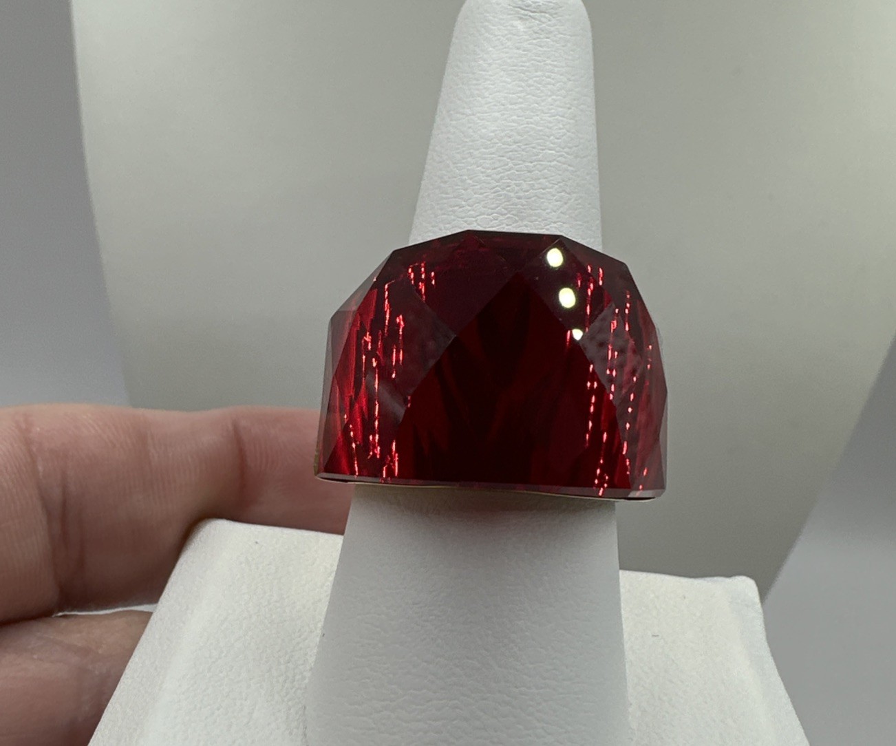 Large Red Cut Crystal Nirvana Style Cocktail Ring Gold Tone Sz 8.75