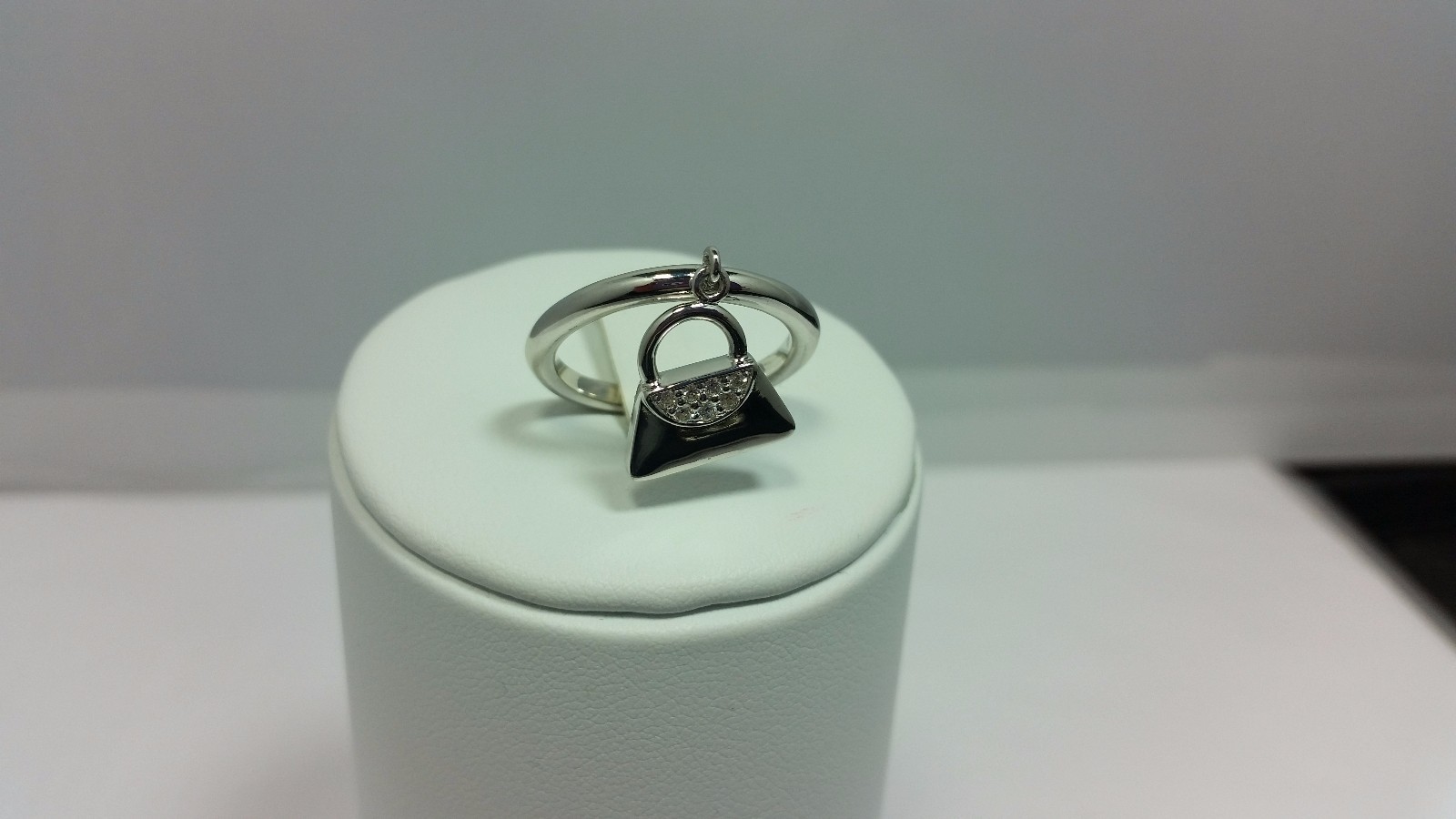 Beautiful Round CZ Handbag Dangle Charm Silver Band Ring Size 7