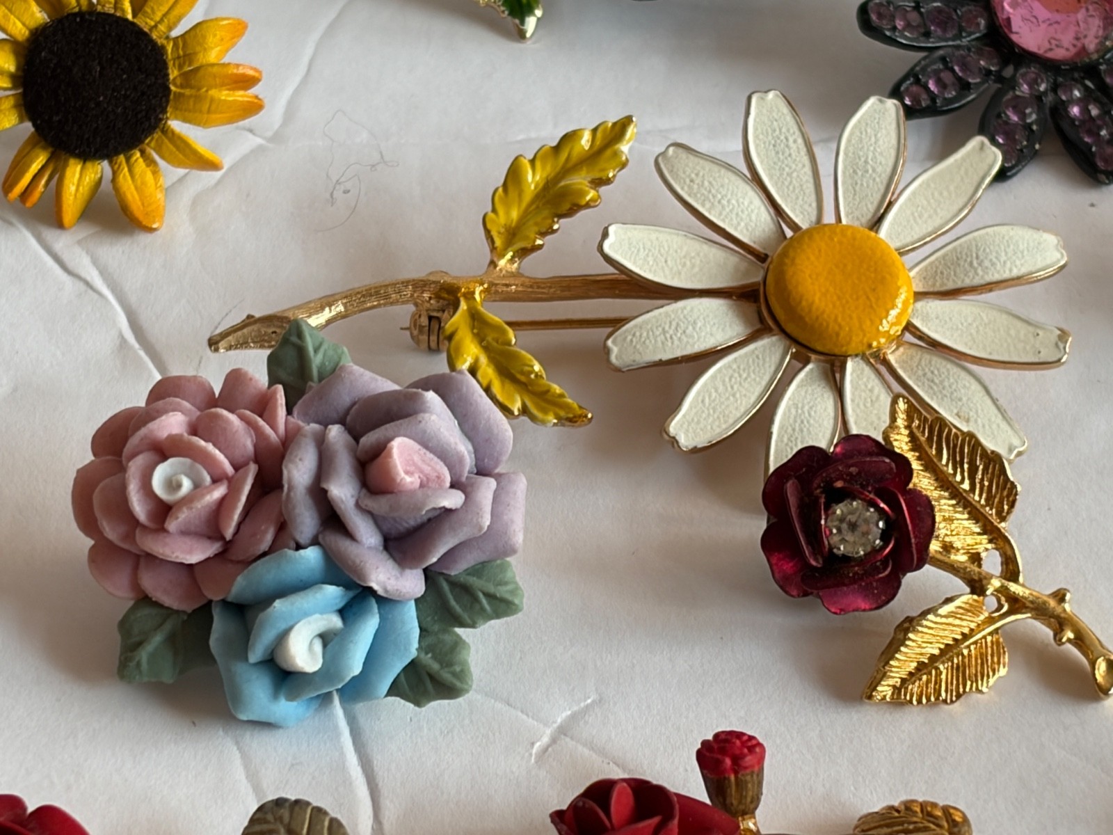 Floral Brooch Lot Of 26 Pins Metal Leather Enamel Porcelain Gold Tone